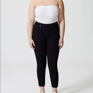 NWT Universal standard black skinny jeans